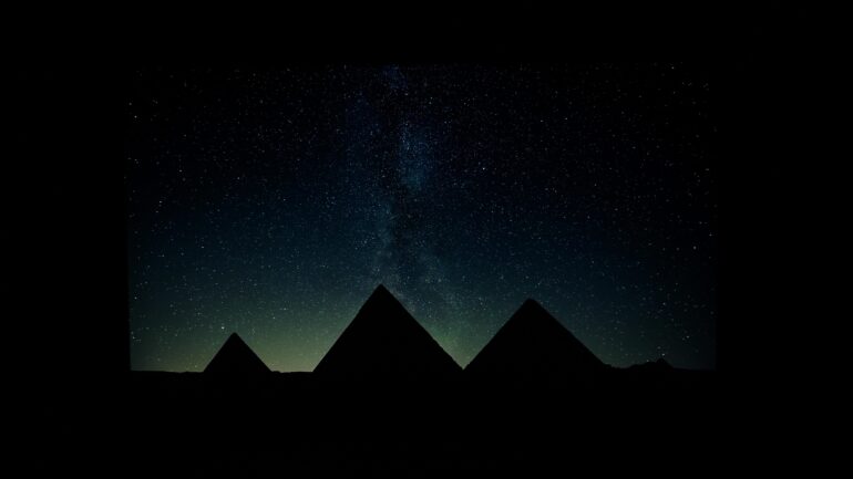 LG UQ81 Pyramids dark
